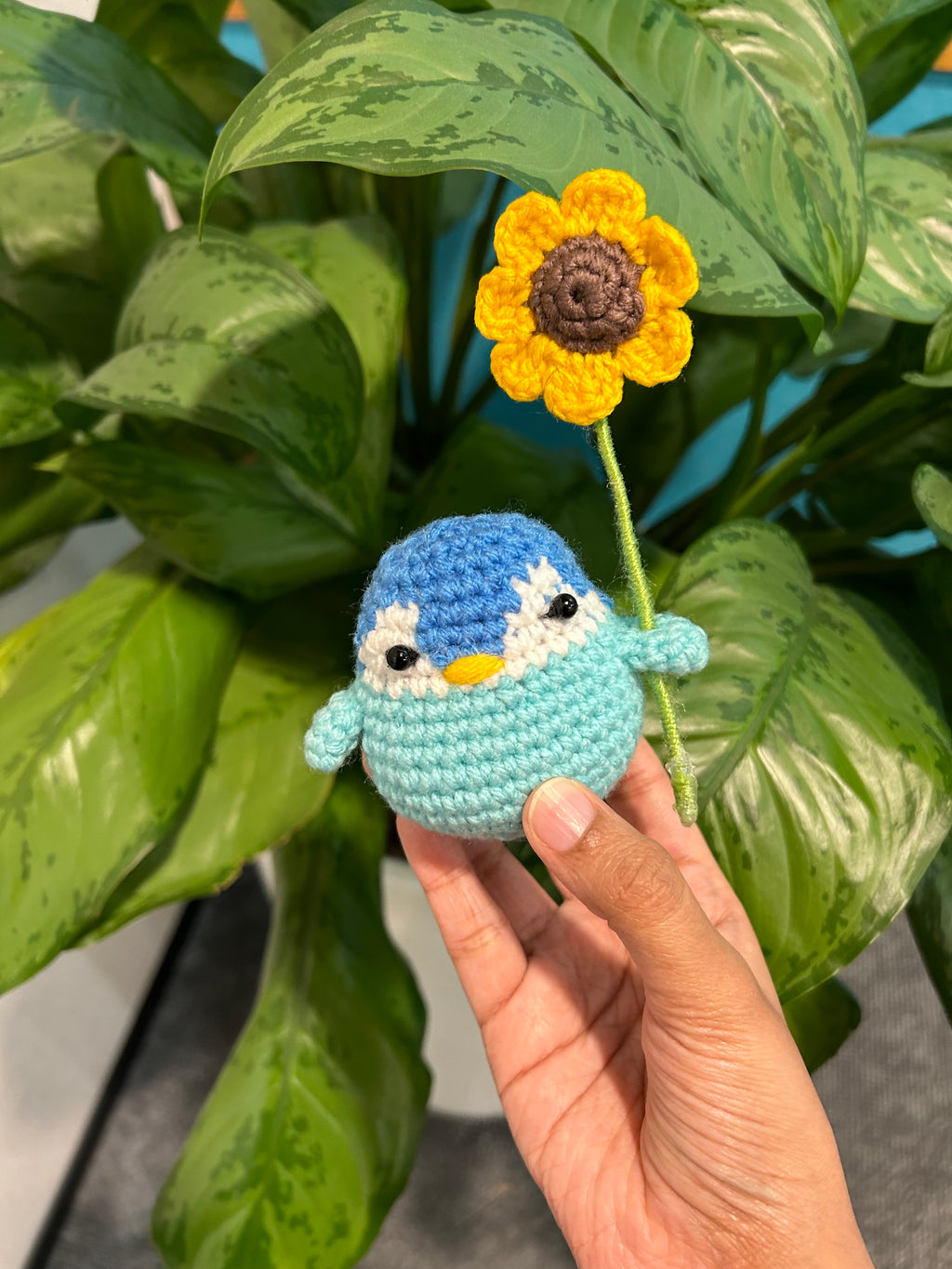 Pingu with flower